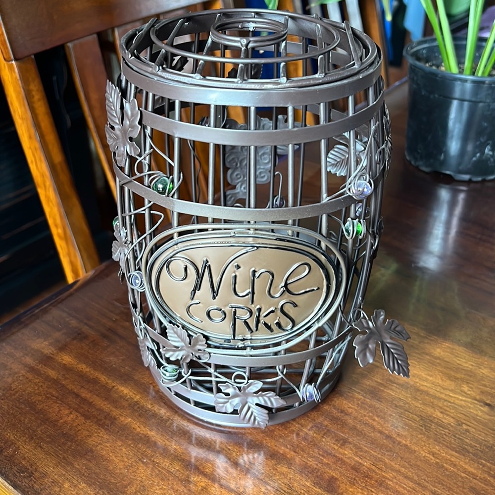 Wine cork display container